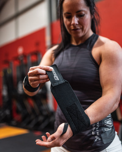 Maximizing Lifts Safely: The Advantages of Using Wrist Wraps