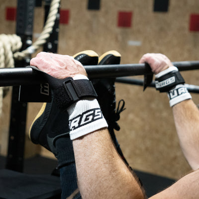 Crossfit athlete toes to bar in Panther grips ultra